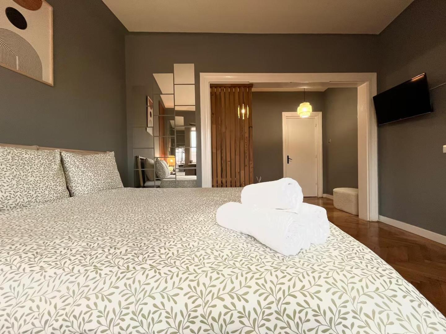 Woodie Studio With Premium Comfort By Piata Unirii Bukarest Eksteriør billede